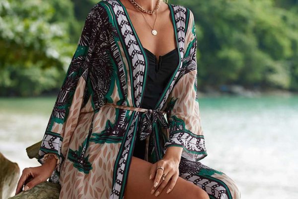 Doorbreek de zomerse eentonigheid met een onmisbaar kledingstuk – deze betoverende lange kimono voor de meest modieuze strandlook